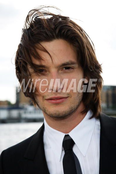 Ben Barnes en la Premiere en Londres